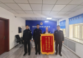 “不仅长得帅，办案贼拉快”“真的666”“南岗田警神速寻机，早八战神跪谢天团”……这锦旗“弹幕味”太重了！